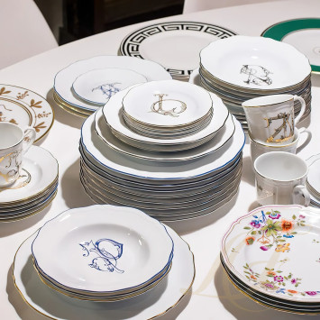 Кружка 0,4л коллекции Corona Monogram Platino бренда Richard Ginori