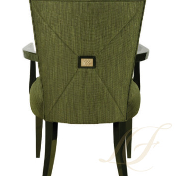 Стул с подлокотниками 