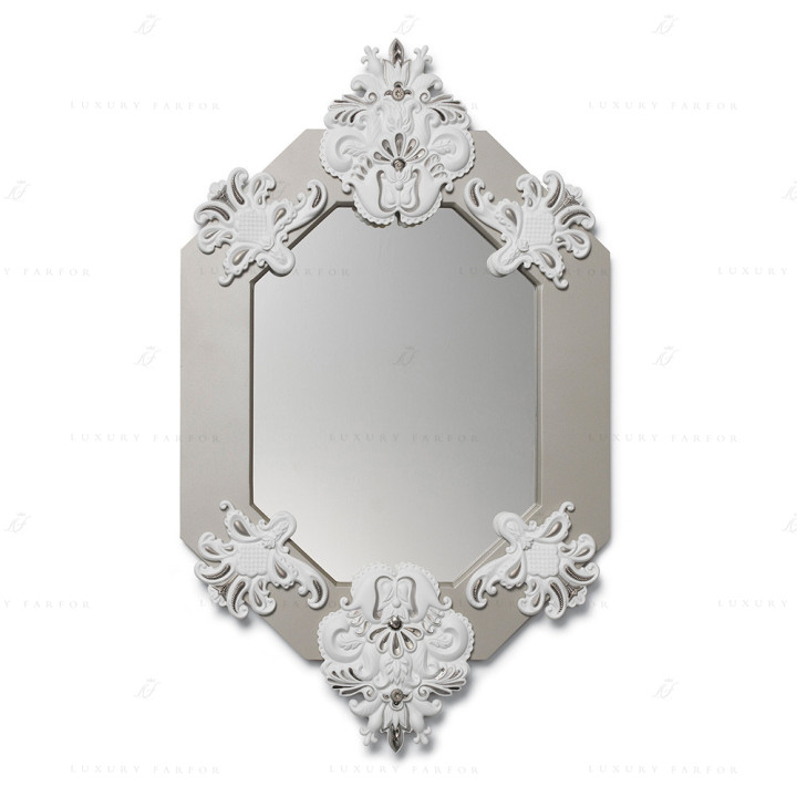 Овальное зеркало в раме (белое с серебром) 80 x 50см коллекции Mirrors (Лимитированная серия) бренда Lladro