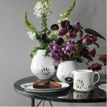 Коллекция Black Fluted Mega бренда Royal Copenhagen