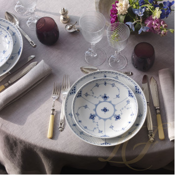 Чаша 20см коллекции Blue Fluted Half Lace бренда Royal Copenhagen
