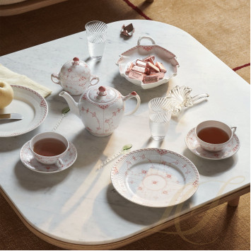 Тарелка закусочная 22см коллекции Coral Fluted Half Lace бренда Royal Copenhagen