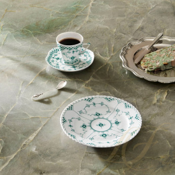 Тарелка десертная 19см коллекции Emerald Green Fluted Full Lace бренда Royal Copenhagen