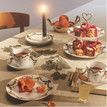 Тарелка закусочная 22см коллекции Star Fluted Christmas бренда Royal Copenhagen