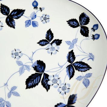 Блюдо овальное 30см коллекции Wild Strawberry Inky Blue бренда Wedgwood
