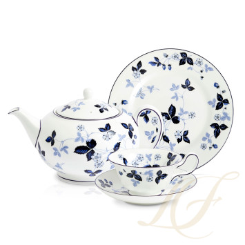 Коллекция Wild Strawberry Inky Blue бренда Wedgwood