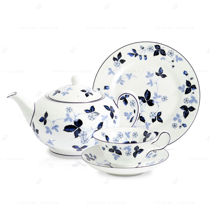 Коллекция Wild Strawberry Inky Blue бренда Wedgwood